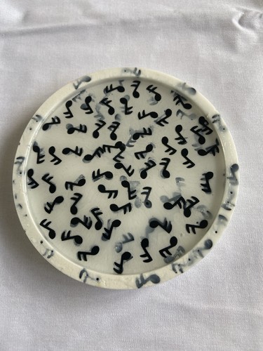 Handmade resin round - resin, tray